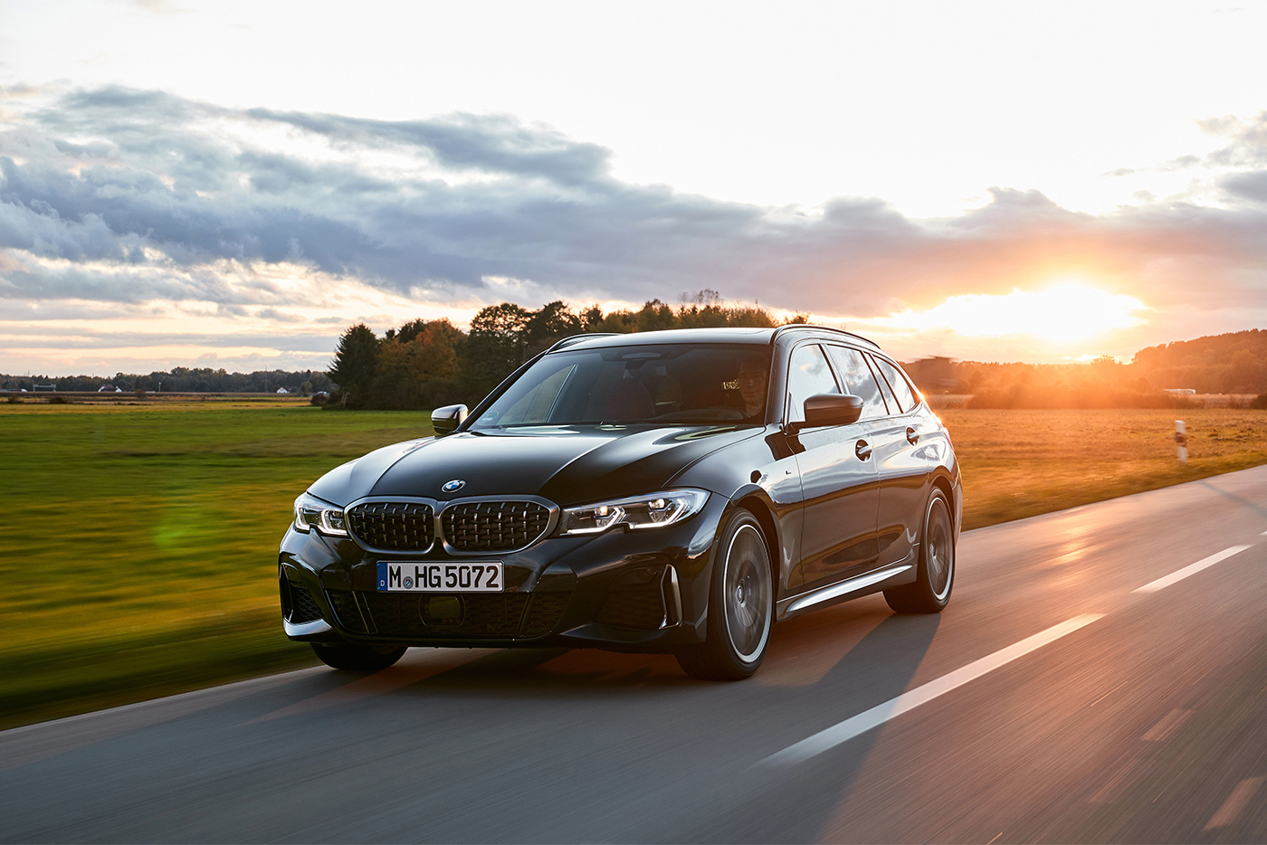bmw-m340i-dong-co-b58-tren-mau-bmw-m340i-xdrive-da-duoc-wards-auto-vinh-danh-la-mot-trong-10-dong-co-tot-nhat-nam-2019.jpg