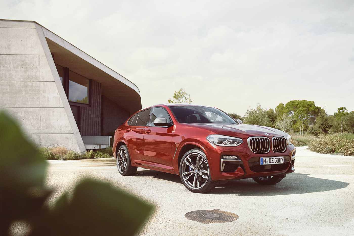 bmw-x4-dan-dau-ve-hieu-nang-van-hanh-trong-phan-khuc-suv-hang-sang-co-nho.jpg
